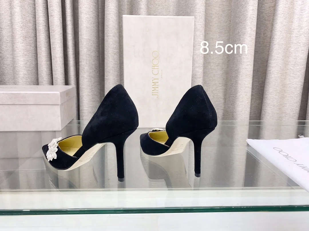 👟👟Ex-factory price 600👟👟 JIMMY CHOO Jimmy Choo counter new leaf diamond hollow shoes 👠 (high quality) 🌈Material: imported cashmere, lining sheepskin ✔️Original customization of rhinestones ➰Italian leather outsole ✨Heel height: 8.5cm/10cm ✨Number of codes: 35~39 (34, 40, 41, 42 are custom-made and cannot be returned or exchanged)